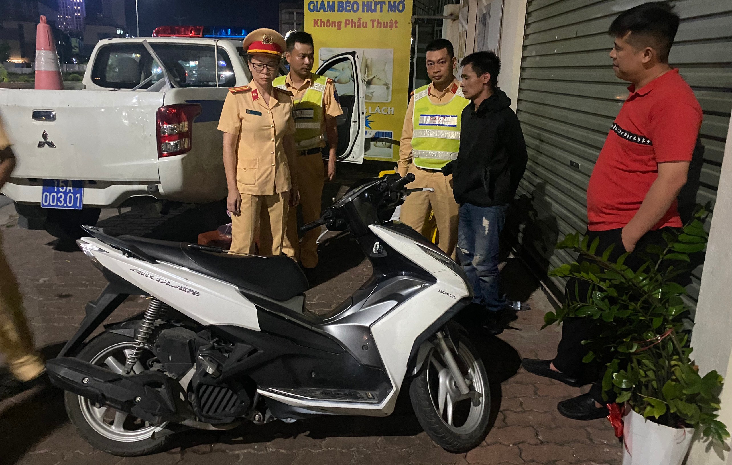 Đội Cảnh sát giao thông số 2 - Phòng Cảnh sát giao thông đường bộ - đường sắt bắt giữ đối tượng trộm cắp tài sản